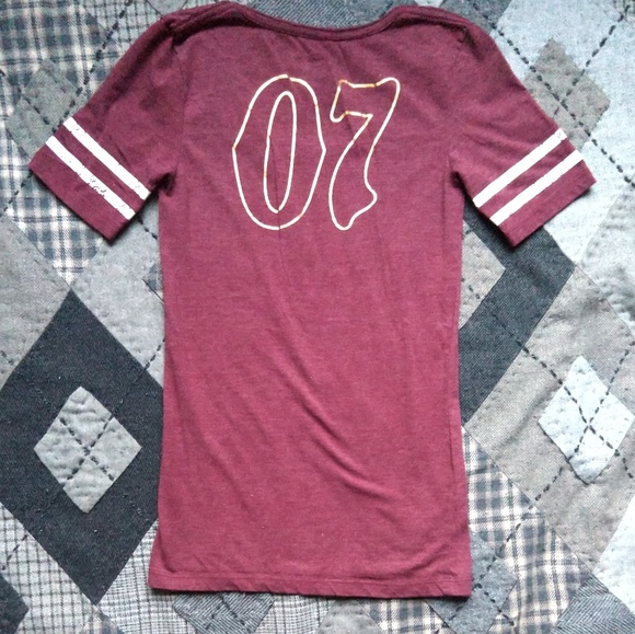 Harry Potter Gryffindor Quidditch Golden 07 Tee - Picture 2 of 4